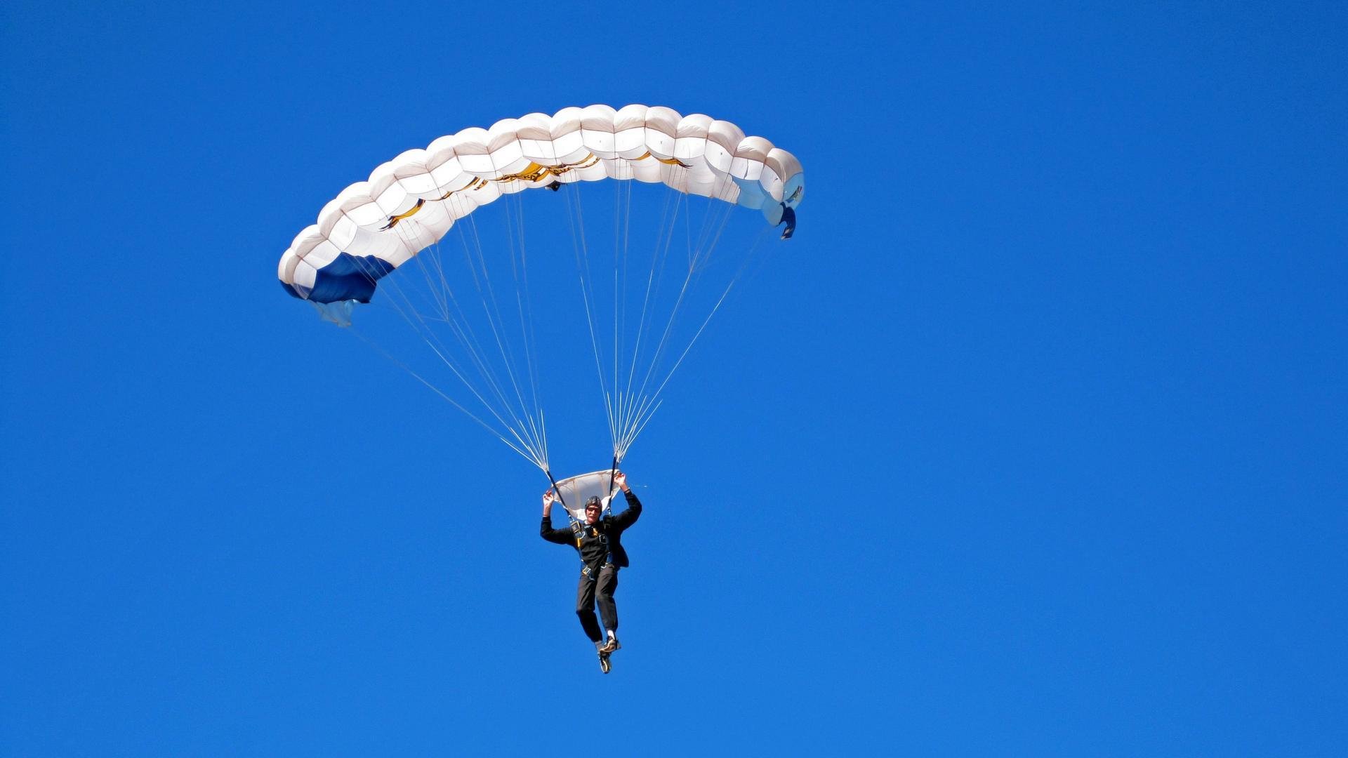 逆转之夜，塔图姆临危救主，湖人绝境翻盘深圳队