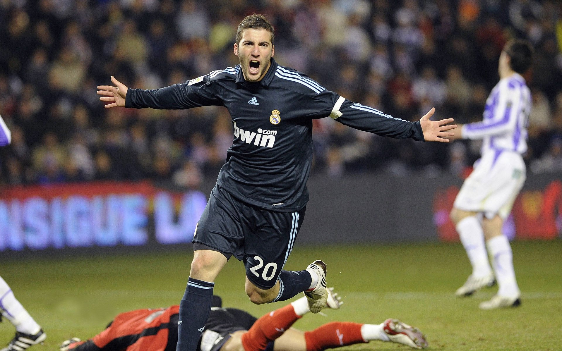 开云体育-马赛对阵比利时，凯恩全程高能输出，一场定义时代的个人表演