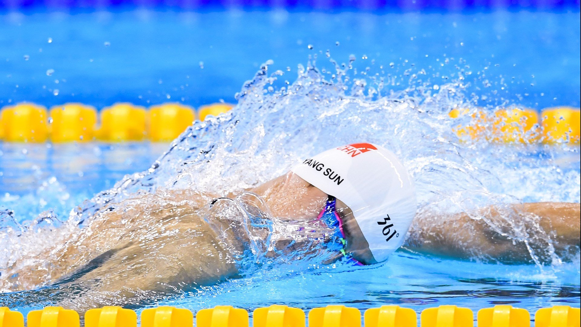 开云体育登录-冰与火的对决，芬兰车手冲垮中国主场，F1年度争冠焦点战上演史诗逆转